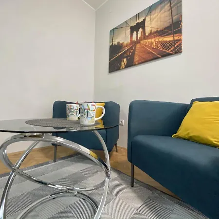 Studio 32 - Bright & New Studio At City Center Apartment *
